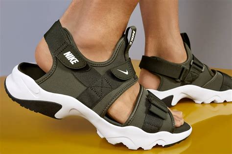 nike schuhe damen sandalen|nike schuhe für damen.